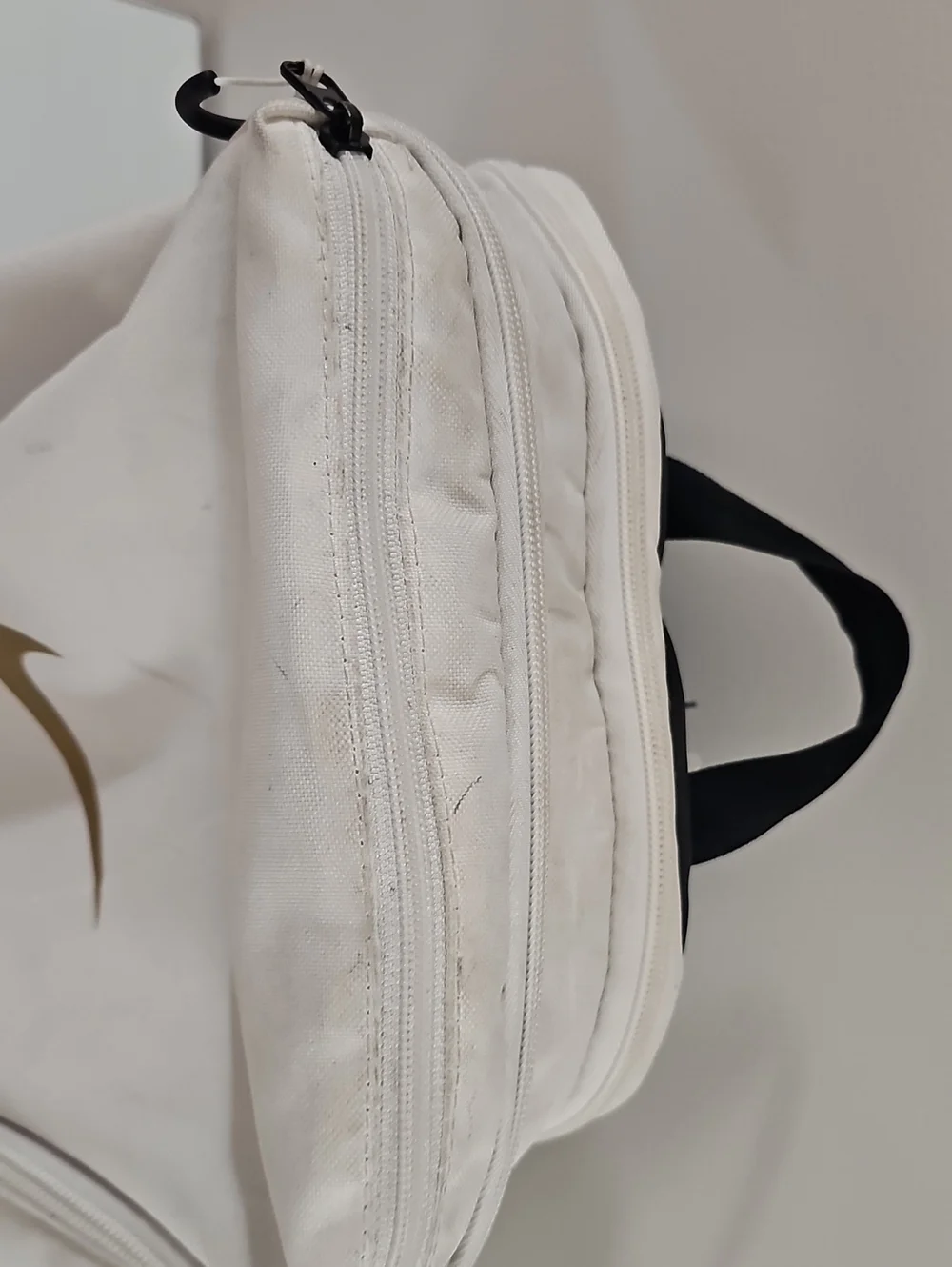 Nike ELITE Men’s White Backpack with Gold Accents Used.